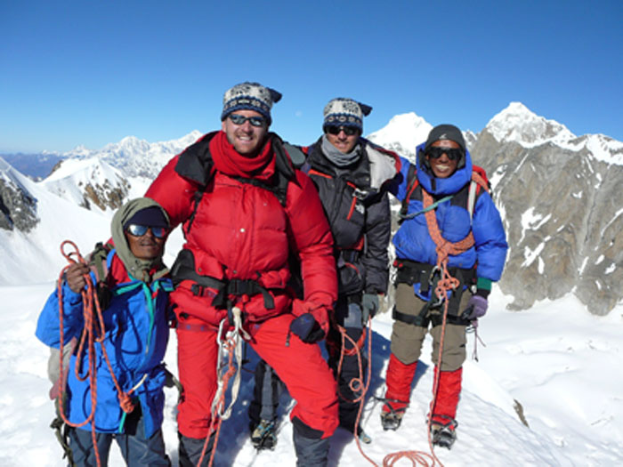 Martijn and Paul on the summit with Tendi and Tharka