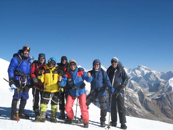 at 8 oçlock on the summit, no wind and bright sunshine