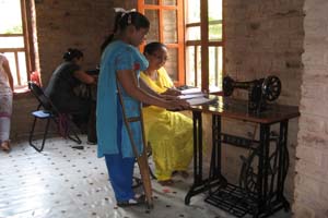 vrouwen krijgen training op onze machines